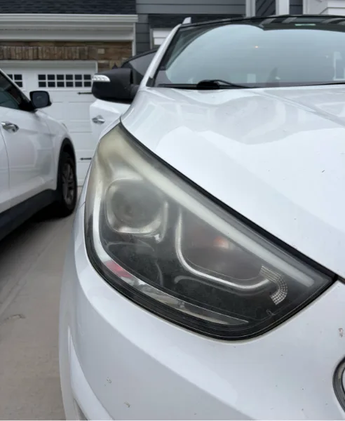 Headlight restoration in Largo, before restoration